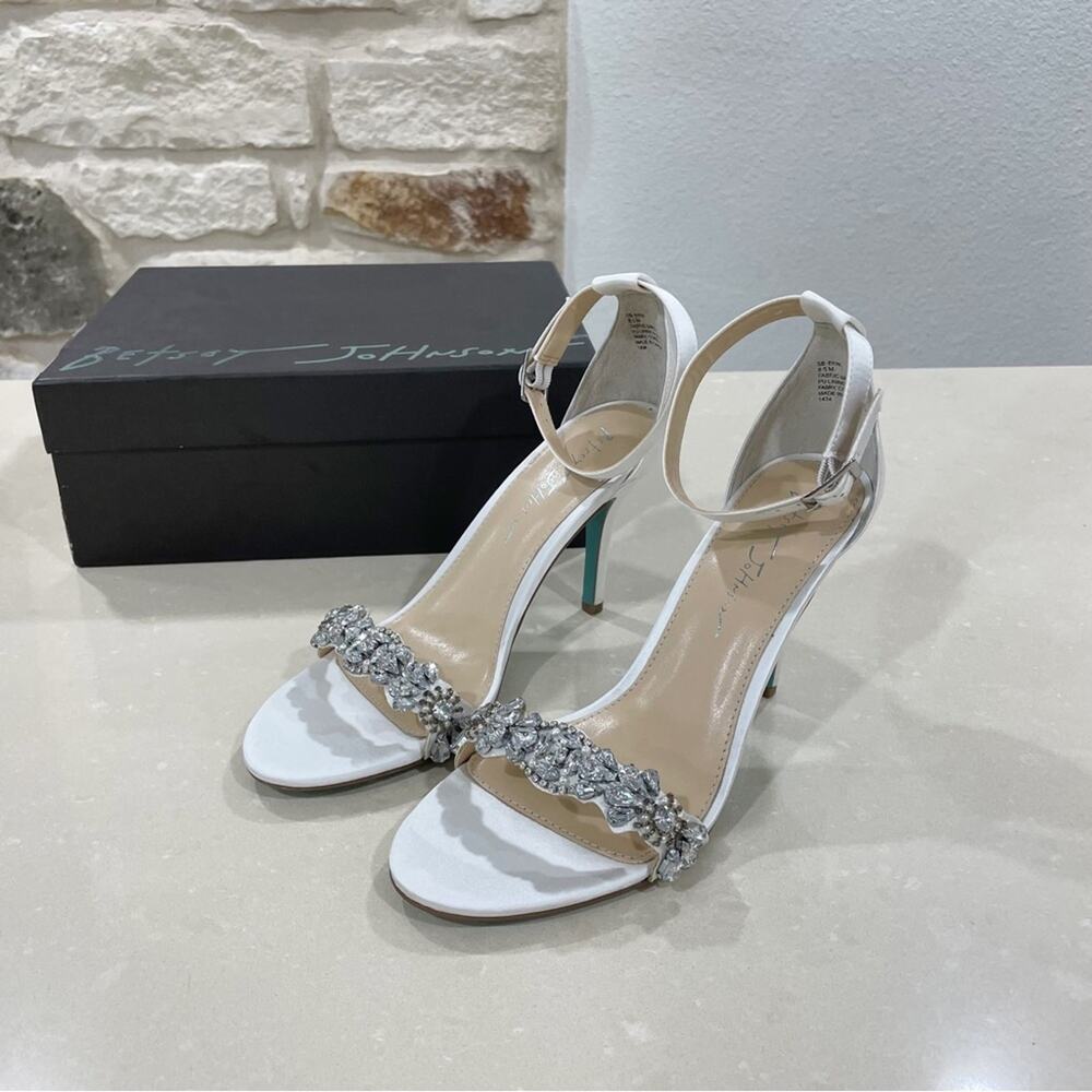 NEW Blue Betsey Johnson Erin Crystal Rhinestone Toe Heels Ivory Satin 8.5 - Picture 2 of 10